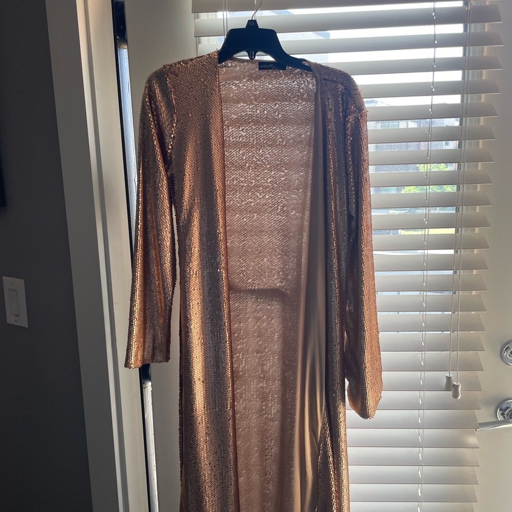 Elegant Gold Sequin Robe